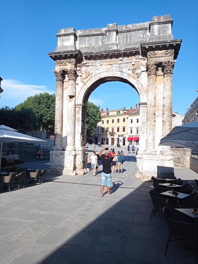 Apartman Oliva Pola Esterno foto